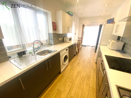 1 bedroom in a house share to rent - Photo 3