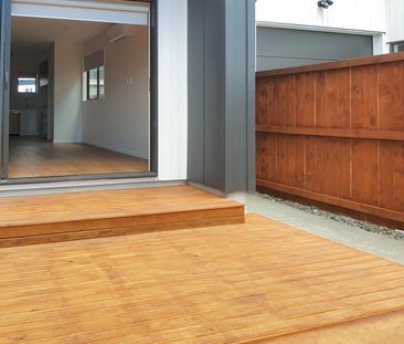 HOBSONVILLE - Terrace House - Photo 5