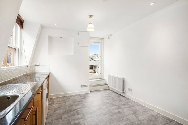 Long Acre, Covent Garden, WC2E, London - Photo 1