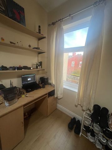 Room in a Shared House, Crofton St, M14 - Photo 5