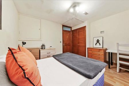 1 bedroom in a house share to rent - Photo 2