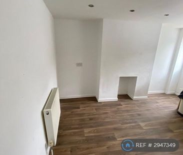 2 bedroom maisonette to rent - Photo 2