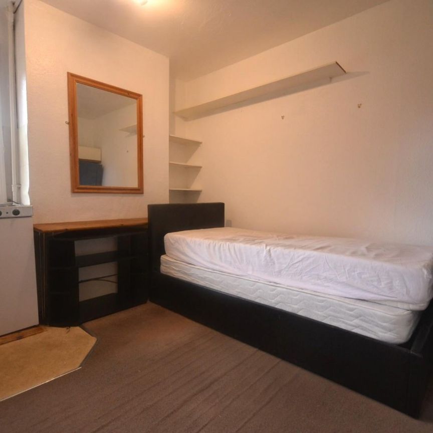 1 bedroom Flat To Let - Photo 1