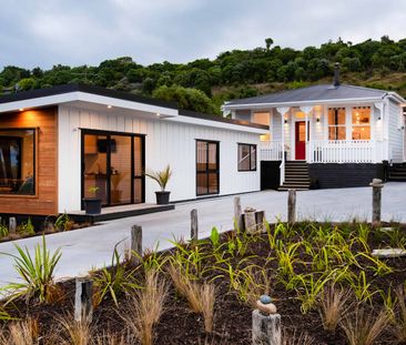 Oh so close to the beach! - Photo 1