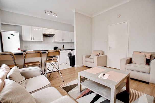 2 bedroom flat to rent - Photo 1