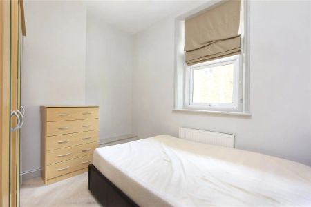 1 bedroom flat in Battersea - Photo 2