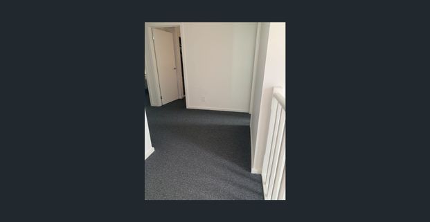 THREE BEDROOM TOWNHOUSE! - Photo 1