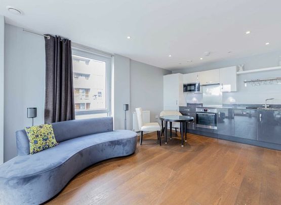 High Street Brentford, TW8 - Photo 1