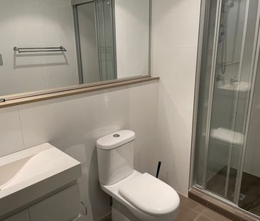 Luxury 3 Bedroom unit with Large Courtyards only $850 per week - Photo 6