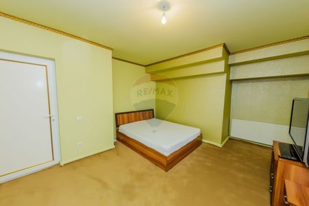 Vilă cu 5 camere de închiriat - Fotografie 2