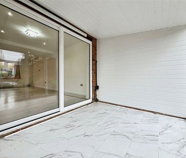 Trumpsgreen Road, Virginia Water, Surrey, GU25 4HX - Photo 3