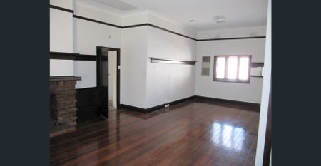 West Perth Perfection! - Photo 2