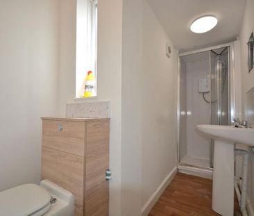 6 bedroom end of terrace house to rent - Photo 4