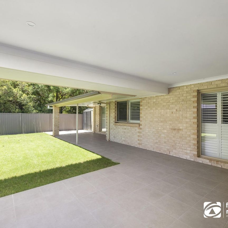 STUNNING LOW SET FAMILY HOME IN WELLINGTON POINT - 4 BEDROOMS + STUDY - Photo 1