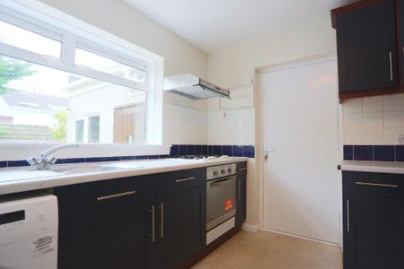 2 bedroom semi-detached house to rent - Photo 5