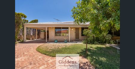 Charming 3 Bed 1 Bathroom Home! - Photo 3