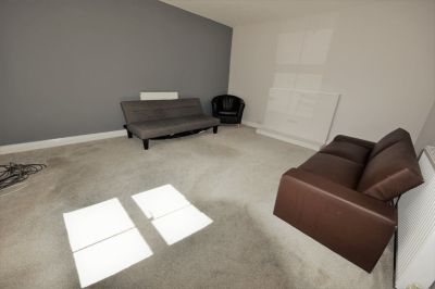 3 bedroom Flat in Flat 15, Leeds - Photo 1