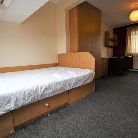 5 bedroom semi-detached house to rent - Photo 3