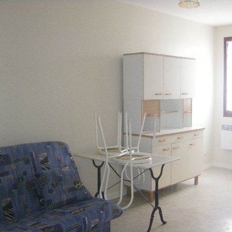 Location Appartement 1 pièce 17m² LE CREUSOT 71200 - Photo 1