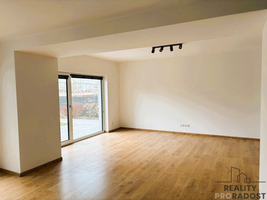 Pronájem rodinného domu 120 m², Smidarská, Praha - Photo 1