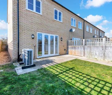 3 bedroom end of terrace house to rent - Photo 4