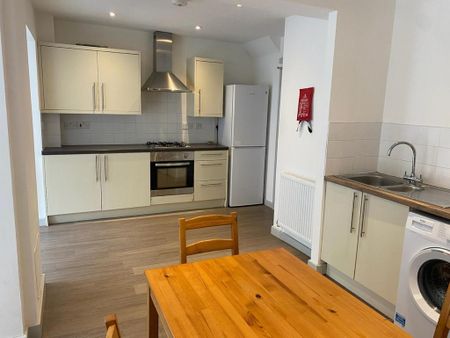 3 bedroom semi-detached house to rent - Photo 5