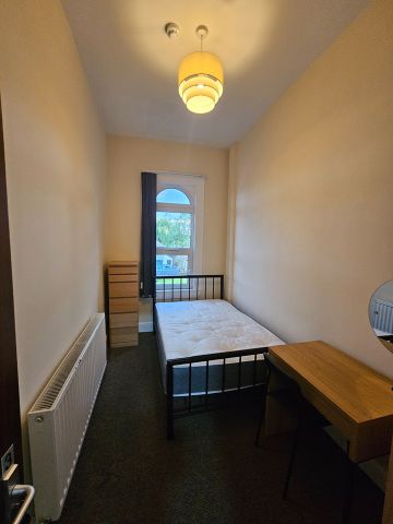 8 Bed Semi-Detached House, Wilbraham Road, M14 - Photo 5