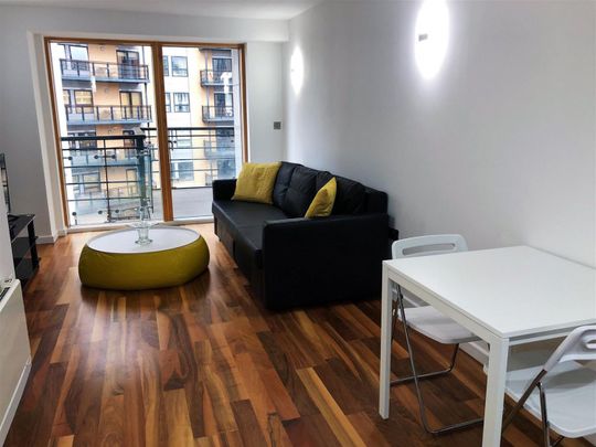 2 bedroom Flat To Let - Photo 1