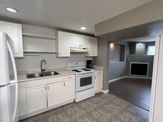 Spacious Suite-Great Price! - Photo 1