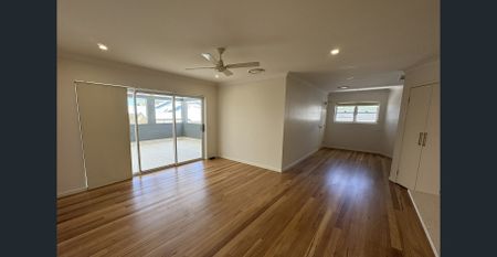 CONTEMPORARY APARTMENT - Photo 2