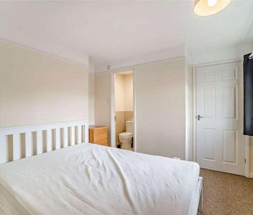 Blenheim Drive, Filton, Bristol, Gloucestershire, BS34 - Photo 3