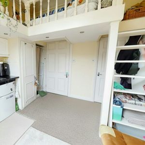 Flat to rent on - Photo 2