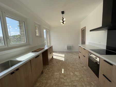 Location Appartement 4 pièces 109m² CARPENTRAS 84200 - Photo 5