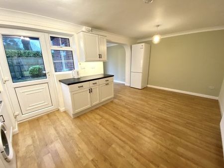 Croft Rise, Nottingham, NG13 - Photo 2