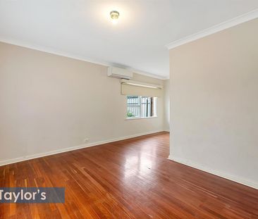 WELL-PRESENTED FAMILY HOME IN CONVENIENT LOCATION - Photo 2