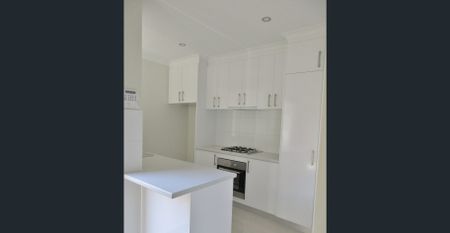 Modern Townhouse in Aveley - Photo 5