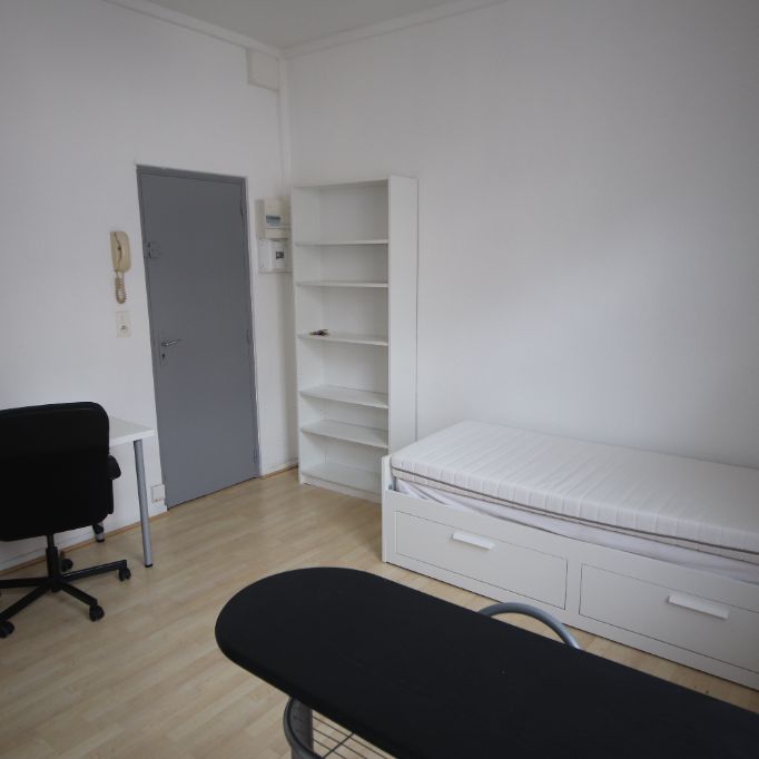 À LOUER – Studio MEUBLÉ de 18 m², Rue Adolphe – LILLE-VAUBAN réf 710-1R - Photo 1