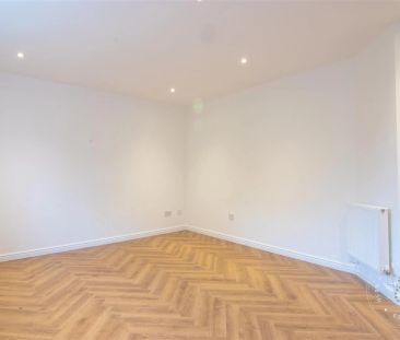 2 Bedroom Flat - Photo 4