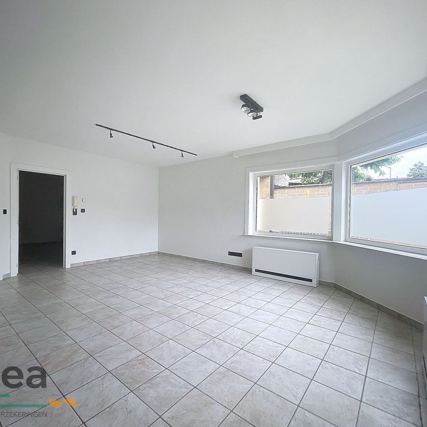 gelijkvloers appartement met 1 slaapkamer - Photo 1