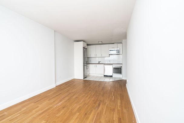 800 Richmond Street West - Photo 1