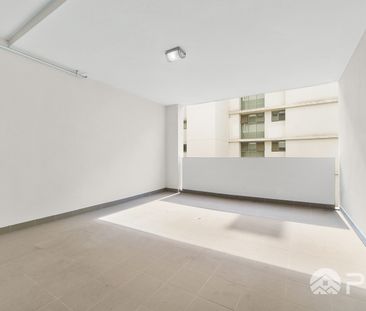 Large Two Bedroom Apartment with Two Parking Slots - Photo 6