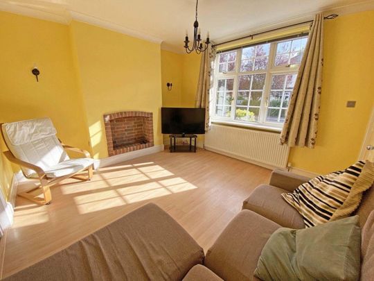 3 bedroom Semi-detached house to rent - Photo 1