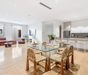 Stylish Beachfront Apartment – In the Heart of Henley Beach - Photo 5