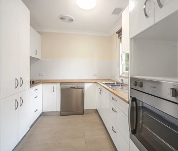 Freshly Renovated Home with Studio - Photo 4