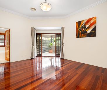 Spacious Inner-City Family Home with Exceptional Convenience - Photo 5