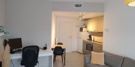 Appartement te huur in Péruwelz voor € 665 met 1 slaapkamer - Photo 3