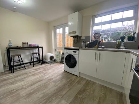 2 bedroom semi-detached house to rent - Photo 5