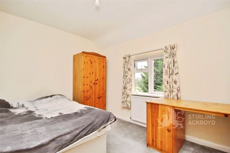 The Oval, Guildford, Surrey, GU2 7TZ - Photo 2