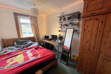 5 bedroom semi-detached house to rent - Photo 4