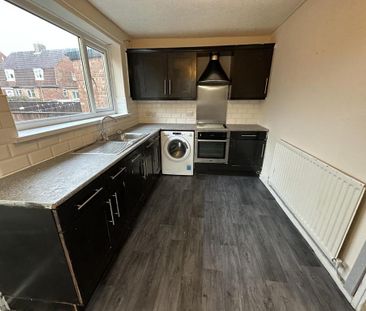 2 bedroom end of terrace house to rent - Photo 4